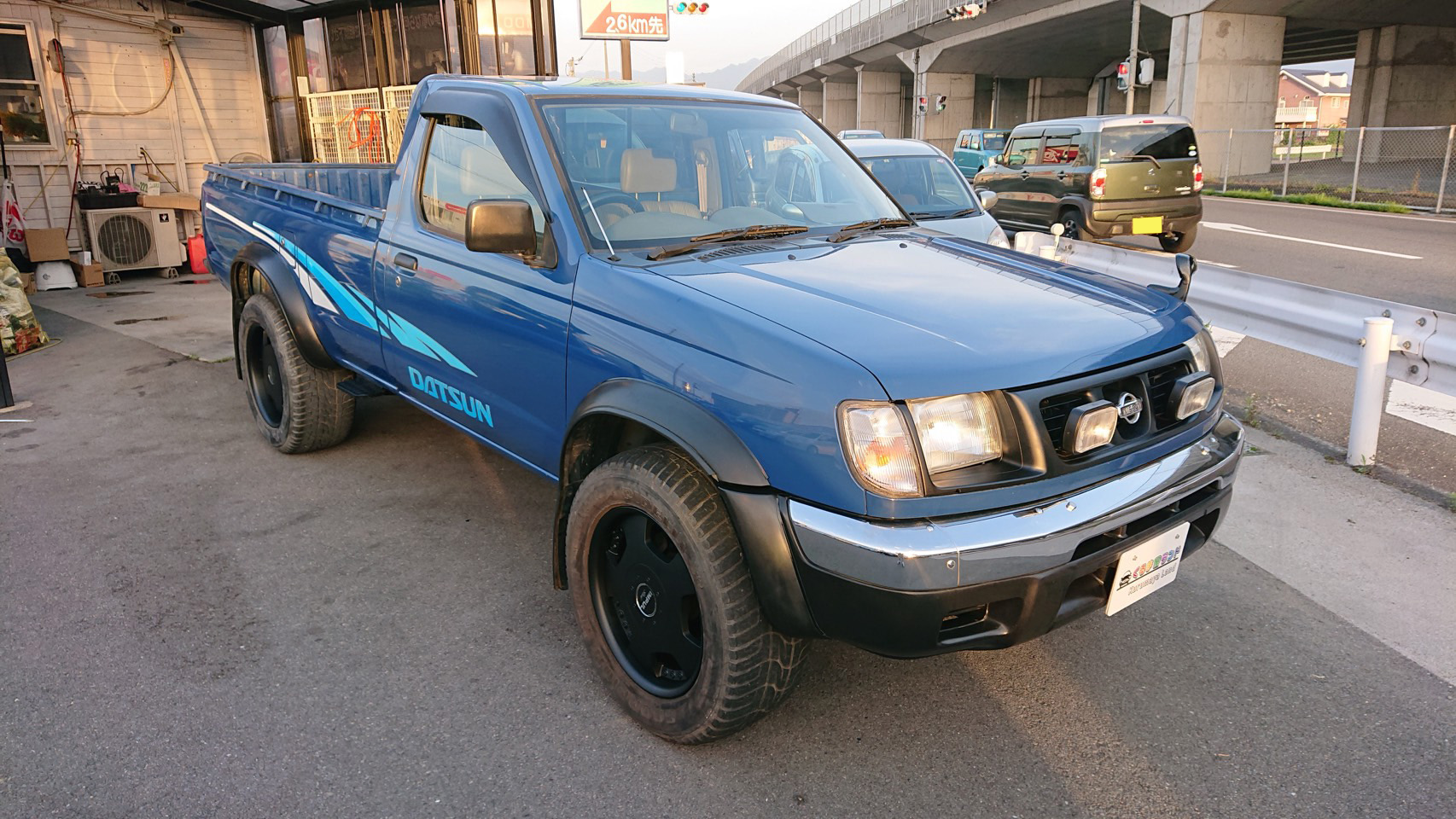 【過去のカスタム事例】希少！DATSUNトラック 4WDディーゼルMT ロングベッド｜純正ラインが映える平成スタイル