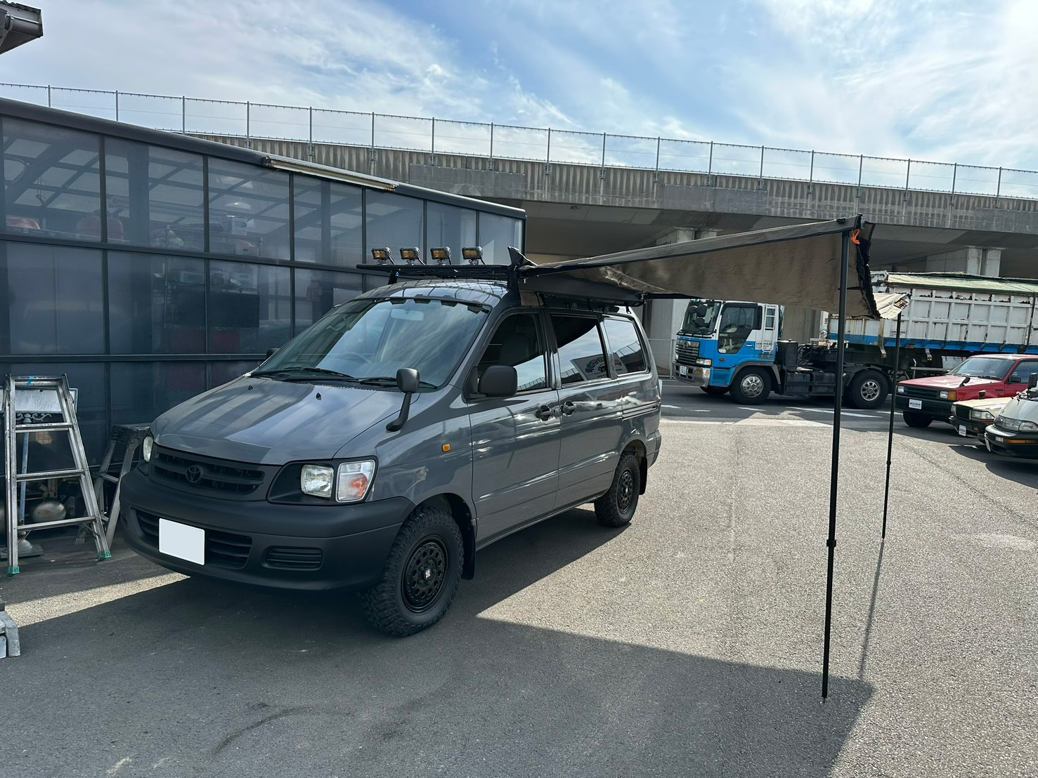 販売車両にサイドタープ取付！アウトドア仕様にカスタムしました！