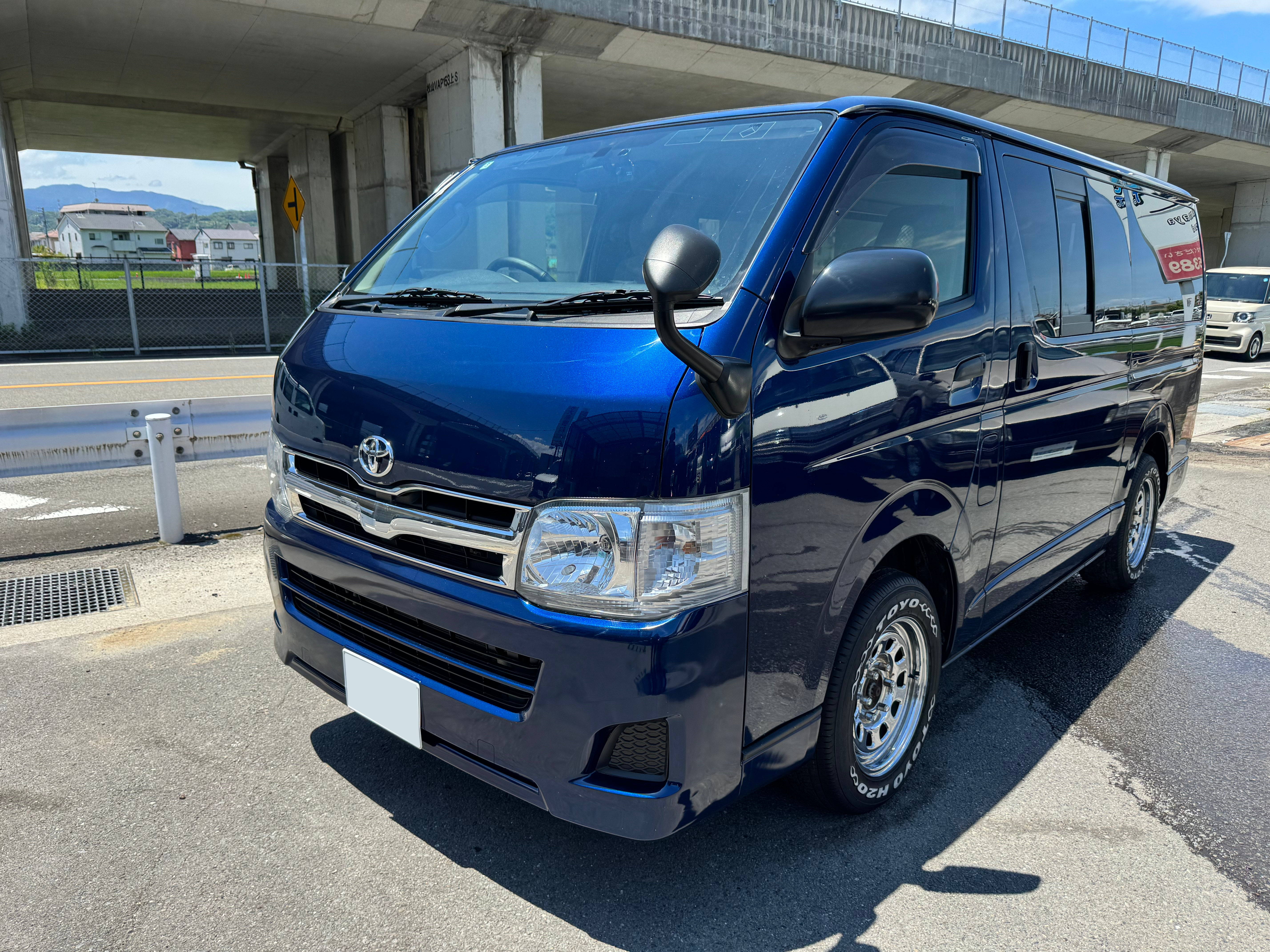 【トヨタ ハイエース】希少なMT(ミッション)車両×ベッドキット仕様｜”運転する楽しさ”を知る大人へ贈る1台